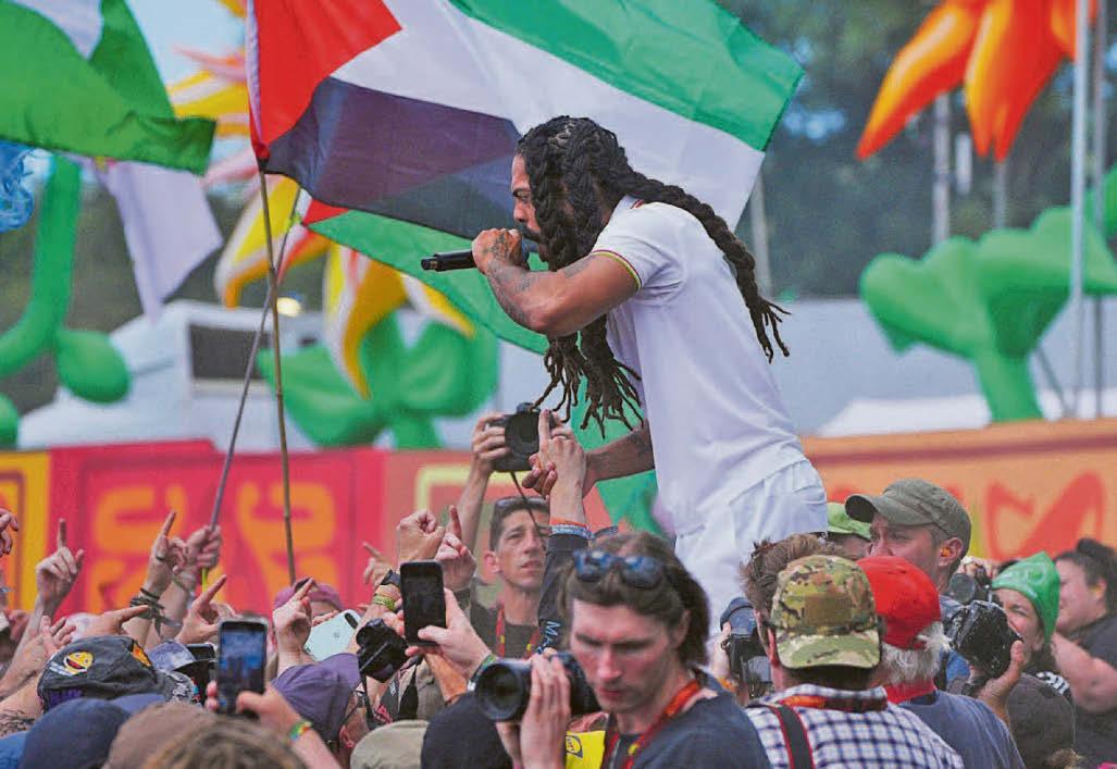 Police probe as rap star chants 'Death to the IDF'