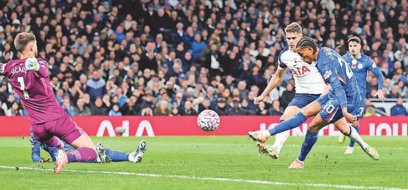 Frank in a huff and his team out of puff as bland Spurs booed off