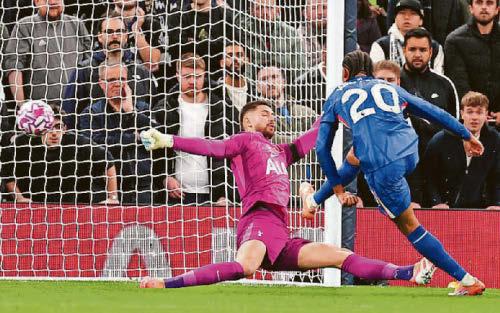 Joao joy as Frank loses it