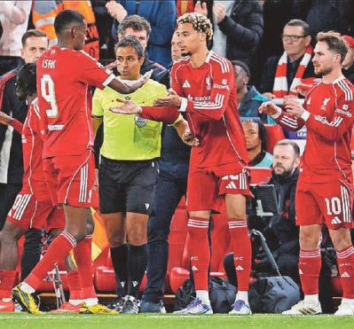Defoe puts his shirt on Ekitike to lead the line