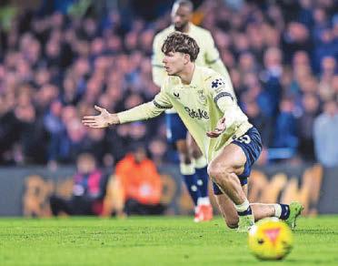 WING and a prayer for Moyes as he faces double injury concern