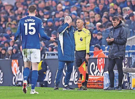 Moyes shuts down ref talk