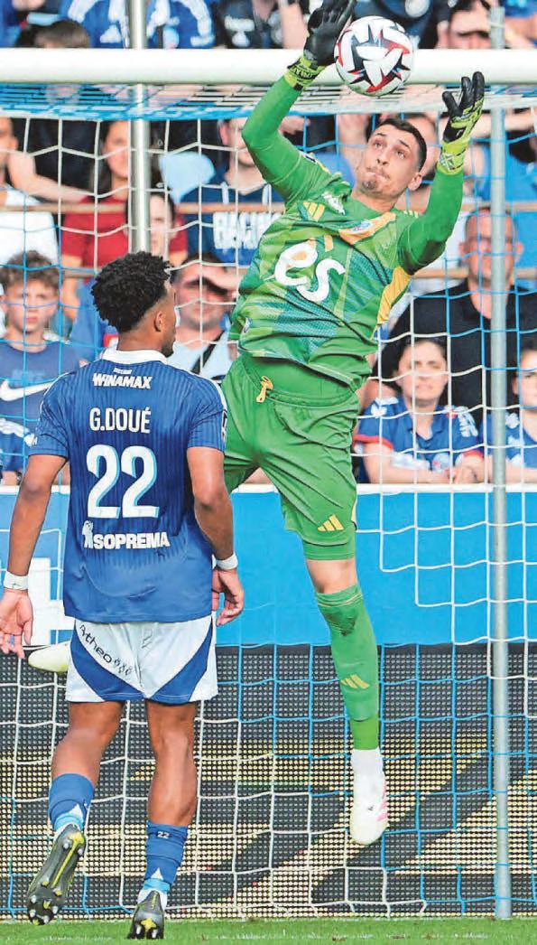 Black Cats face battle to sign Serbian keeper