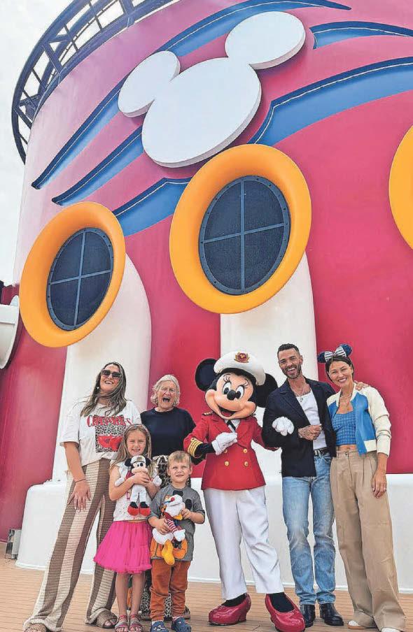 Celebrity couple surprise winners of Disney cruise