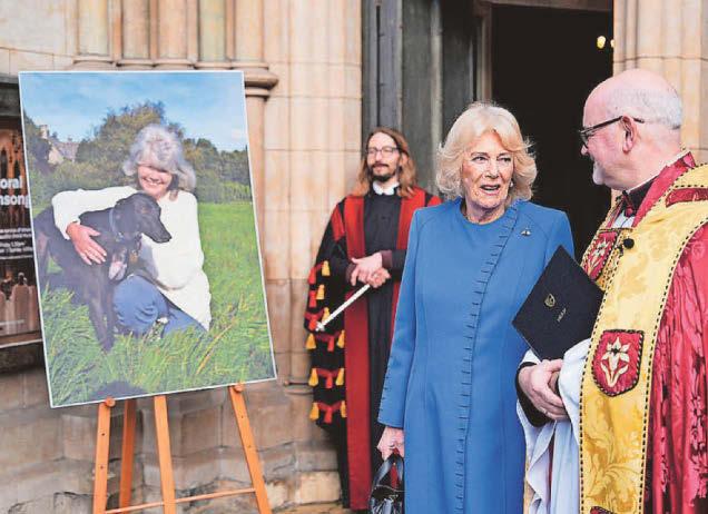 Queen joins stars to celebrate Dame Jilly