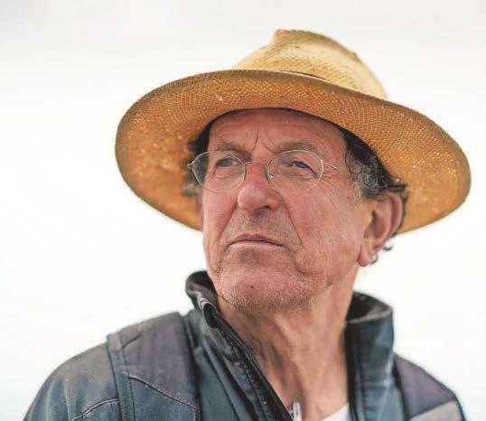 Thousands back call to sell fire station to artist