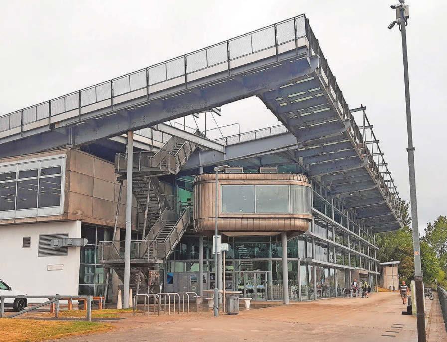 Crunch meeting over glass centre