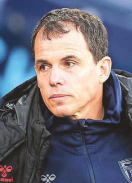 Le Bris: We are still the underdogs in derby
