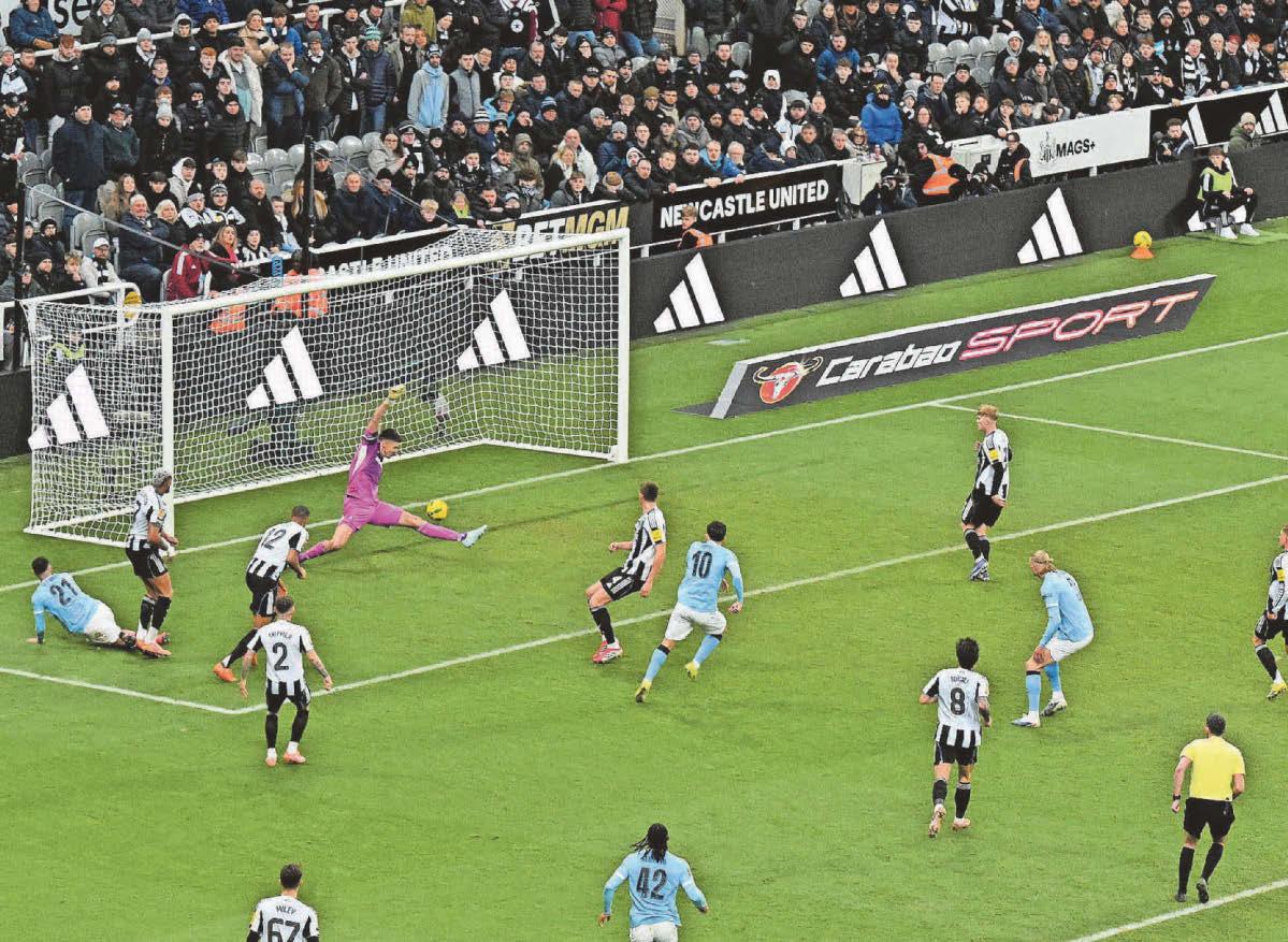 Late blow for United as City loosen grip on cup