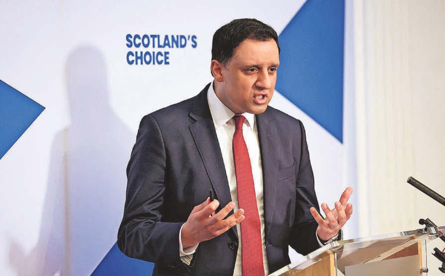 Cabinet backs Starmer after Scots leader breaks ranks