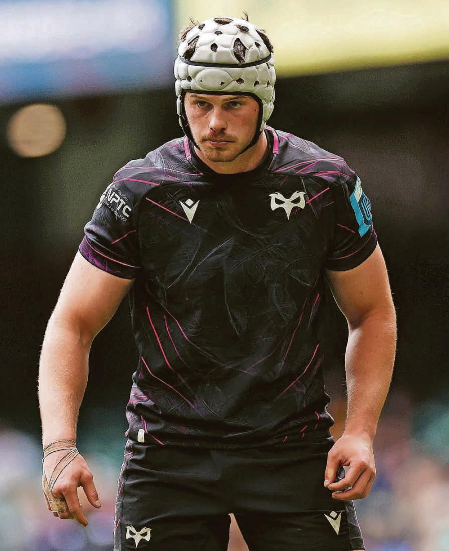 Back row man Davies switches from Ospreys to neighbours Scarlets