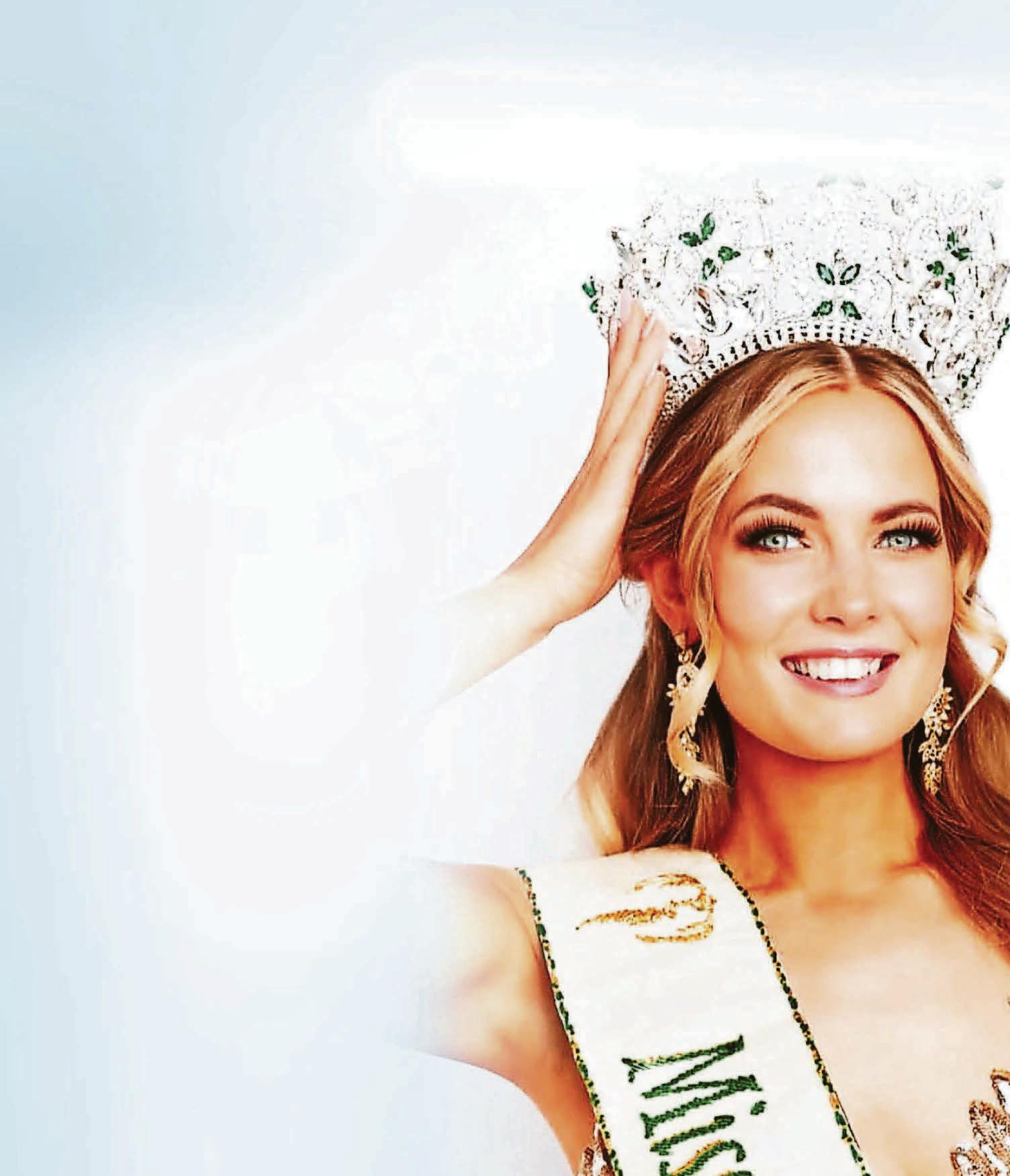 Zoo-perstar Abigail swaps handing out treats for a tiara