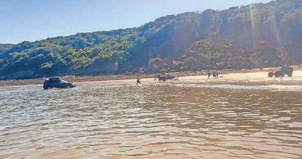 Stranded car rescued from sea