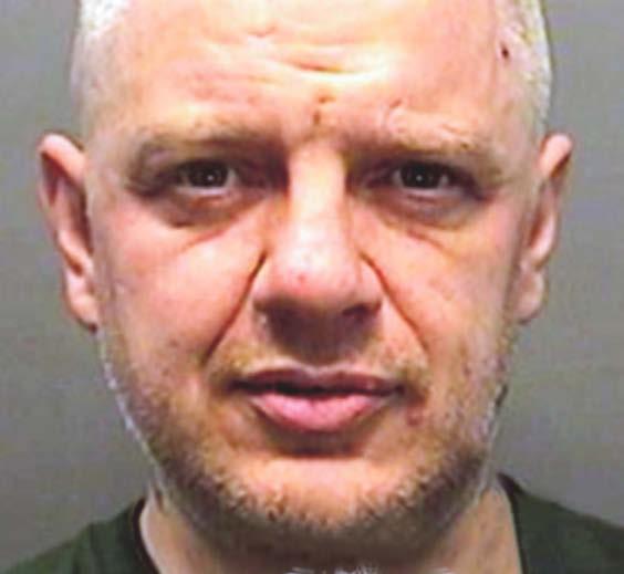 Man released after stabbing three makes new knife threat