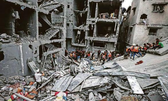 Deadly Israeli strike hits Gaza apartment building