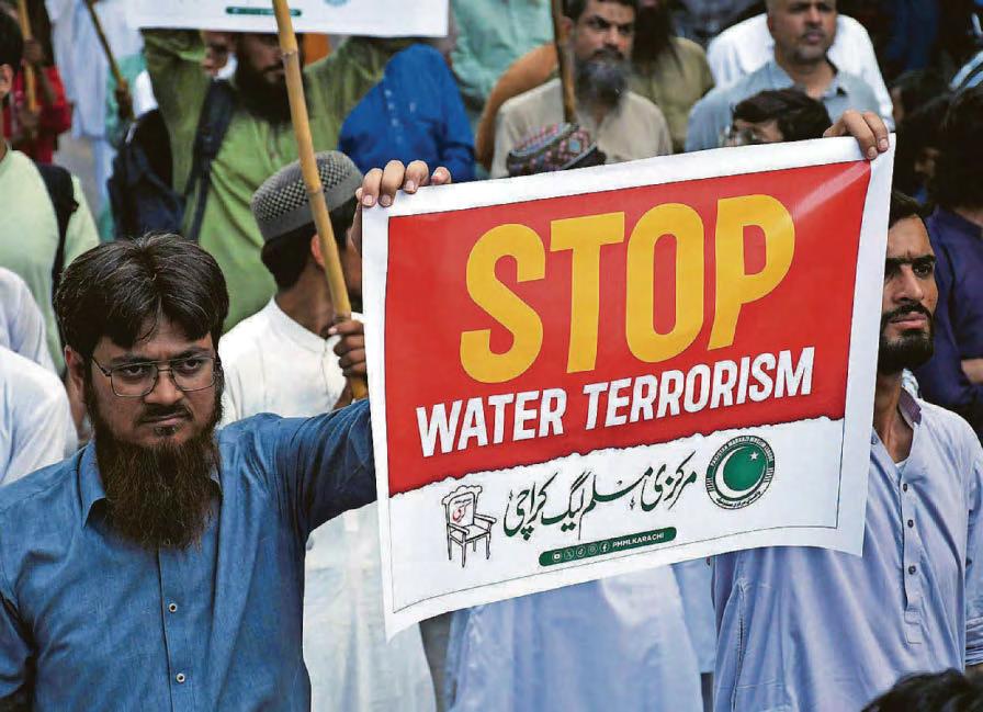 India expels Pakistanis as tensions rise after attack