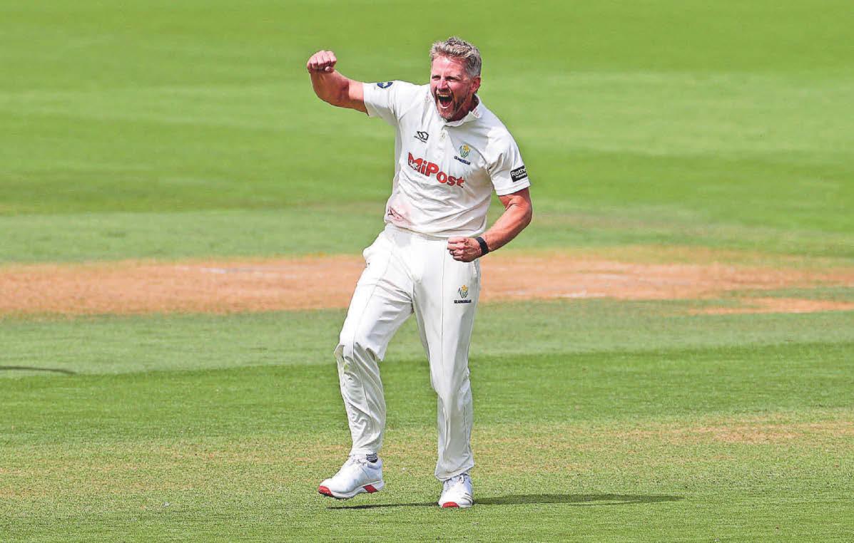 Kent collapse as Glamorgan take control on opening day