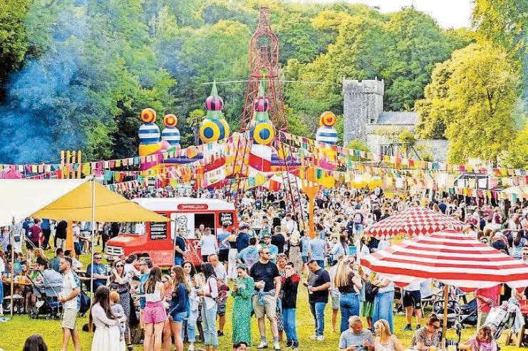 Street Food Circus returns to St Donat’s Castle with Fantastic Fete