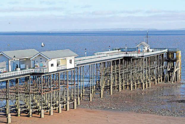Police issue warning as teens 'tombstoning' from pier into sea