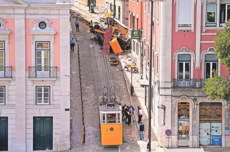 Cause of Portugal streetcar crash investigated