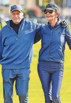 Zeta-Jones comes out swinging at top golf tournament
