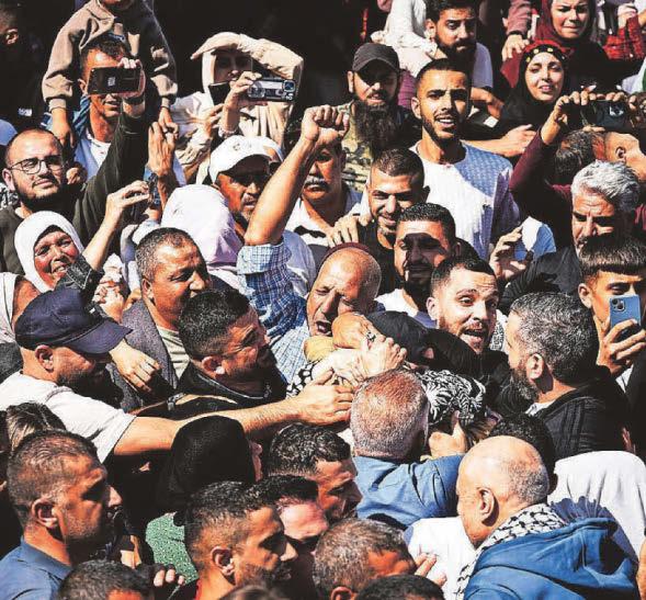 Living hostages and Palestinian prisoners freed amid ceasefire