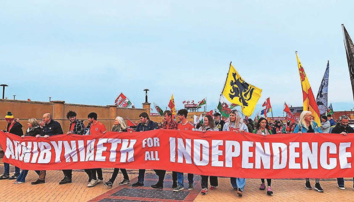 Thousands join march for Welsh independence