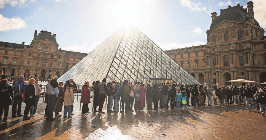 Suspects arrested after £77m Louvre jewel heist