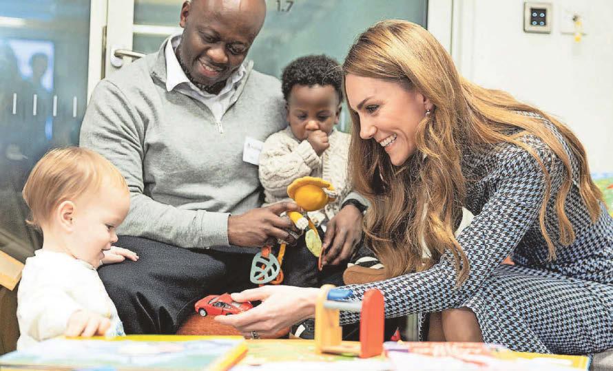 Kate bonds with tots at health visitor project