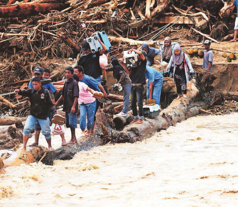 Rescuers stepping up to recover flood victims