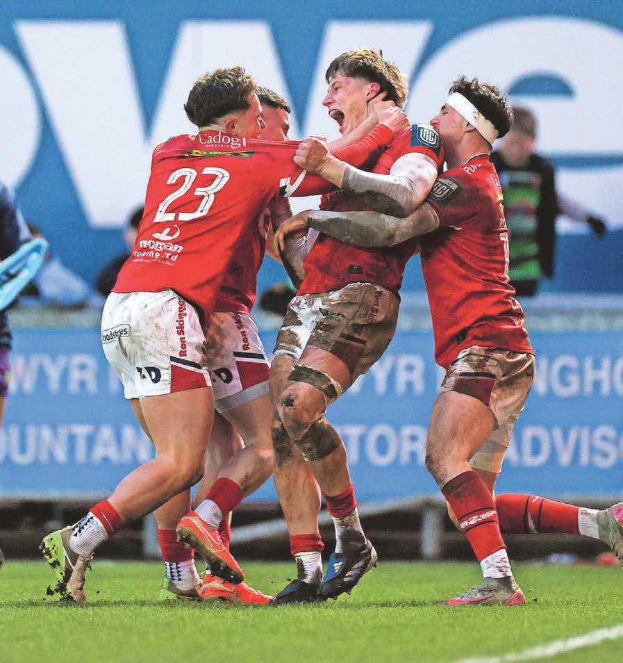 MEE'S MAGIC SEALS DRAMATIC LATE WIN