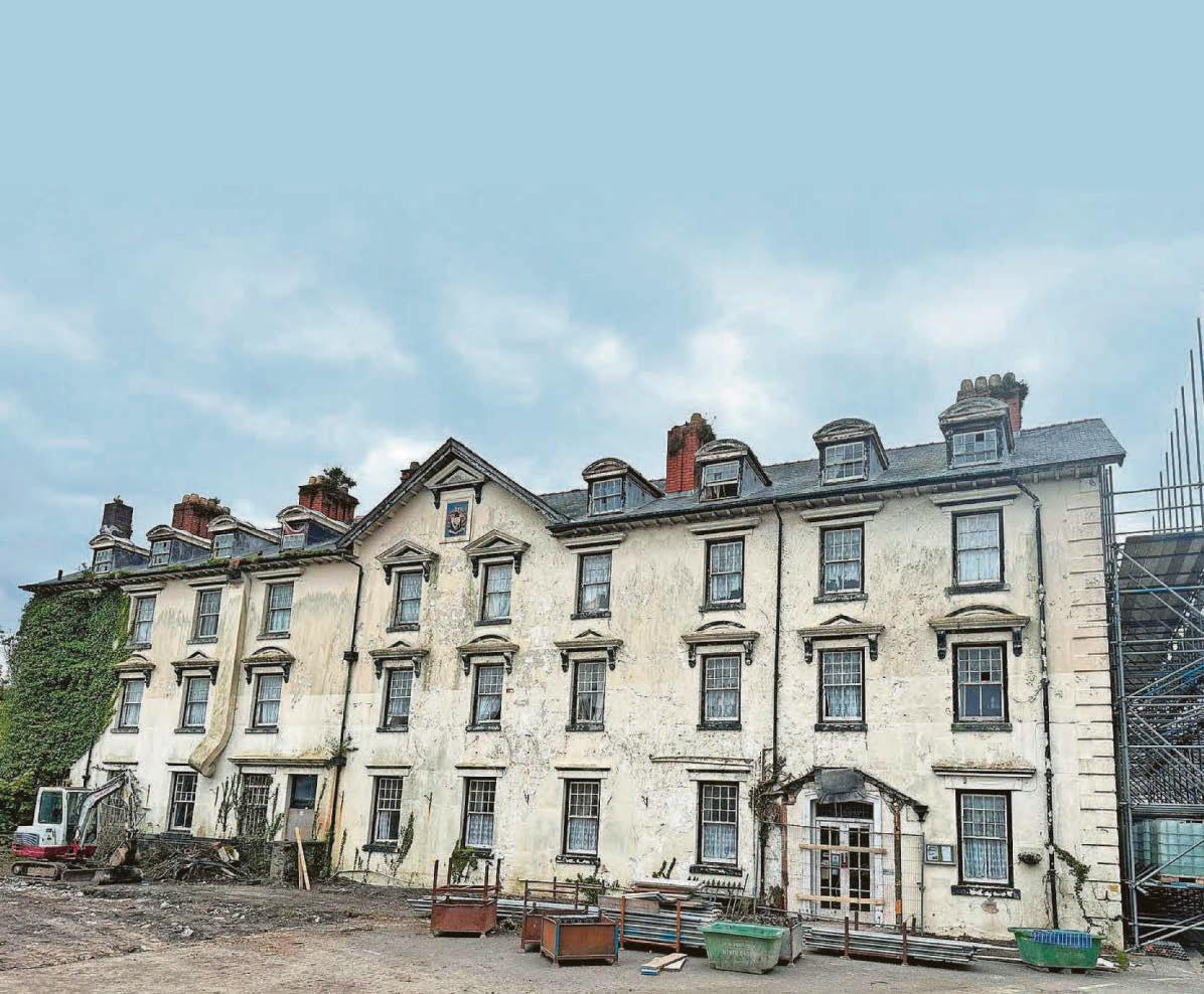 Heritage groups in last-ditch bid to halt hotel's demolition