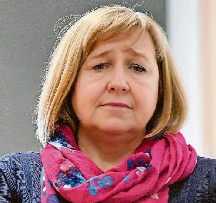 Lack of Welsh-speaking teachers 'very worrying'