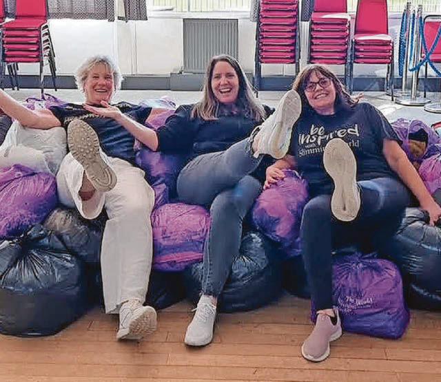 Slimmers raise £4,000 selling old clothes