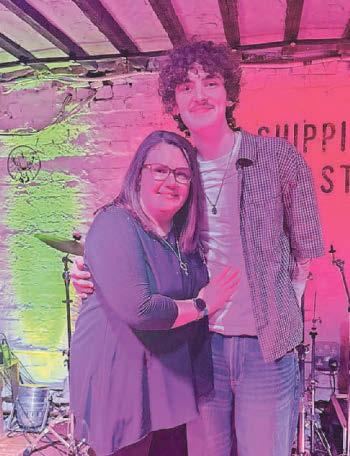 Starry-eyed Harry plays duet with musical hero