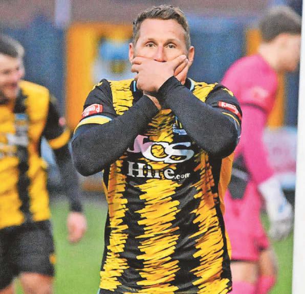 Moore praises Hebburn as rival Lynch curses late luck