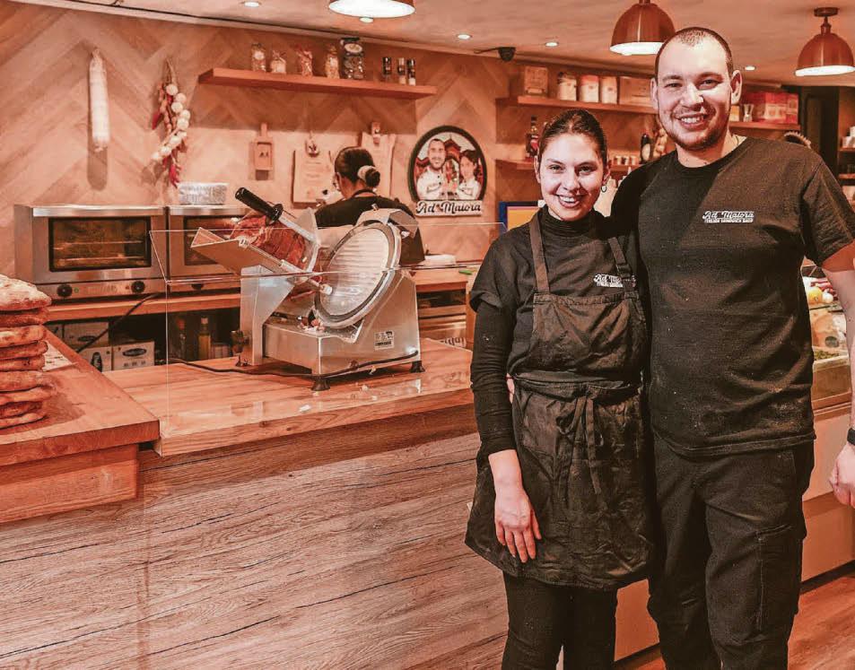 Ad Maiora Enjoy a BIG..slice of Italy.. but it'll get messy!