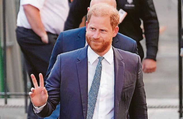 Duke turns up for start of appeal