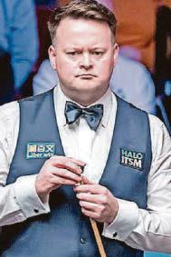 Murphy starts well in title bid