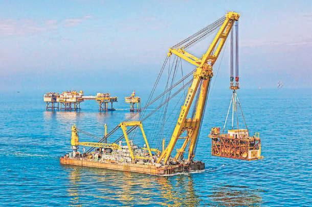 Huge crane on way to Sicily to lift Bayesian