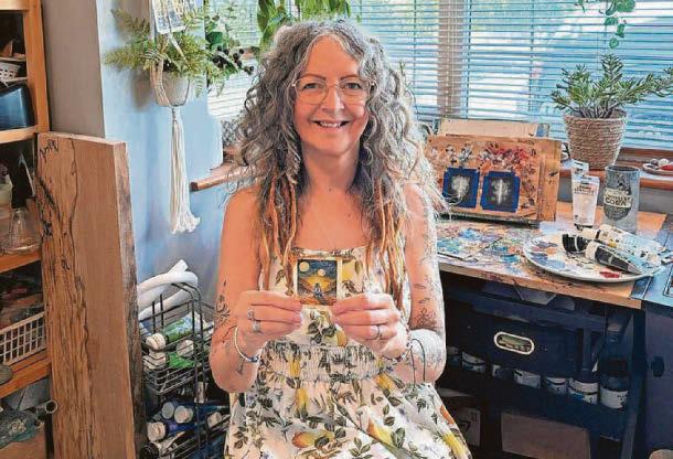 Artist paints Star Wars scenes on tea bags