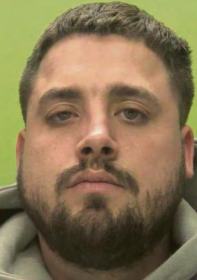 Robber menaced students in city to give him cash