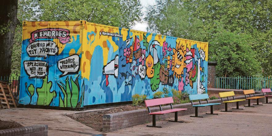 No return for pool's frog statue - but he's back on mural