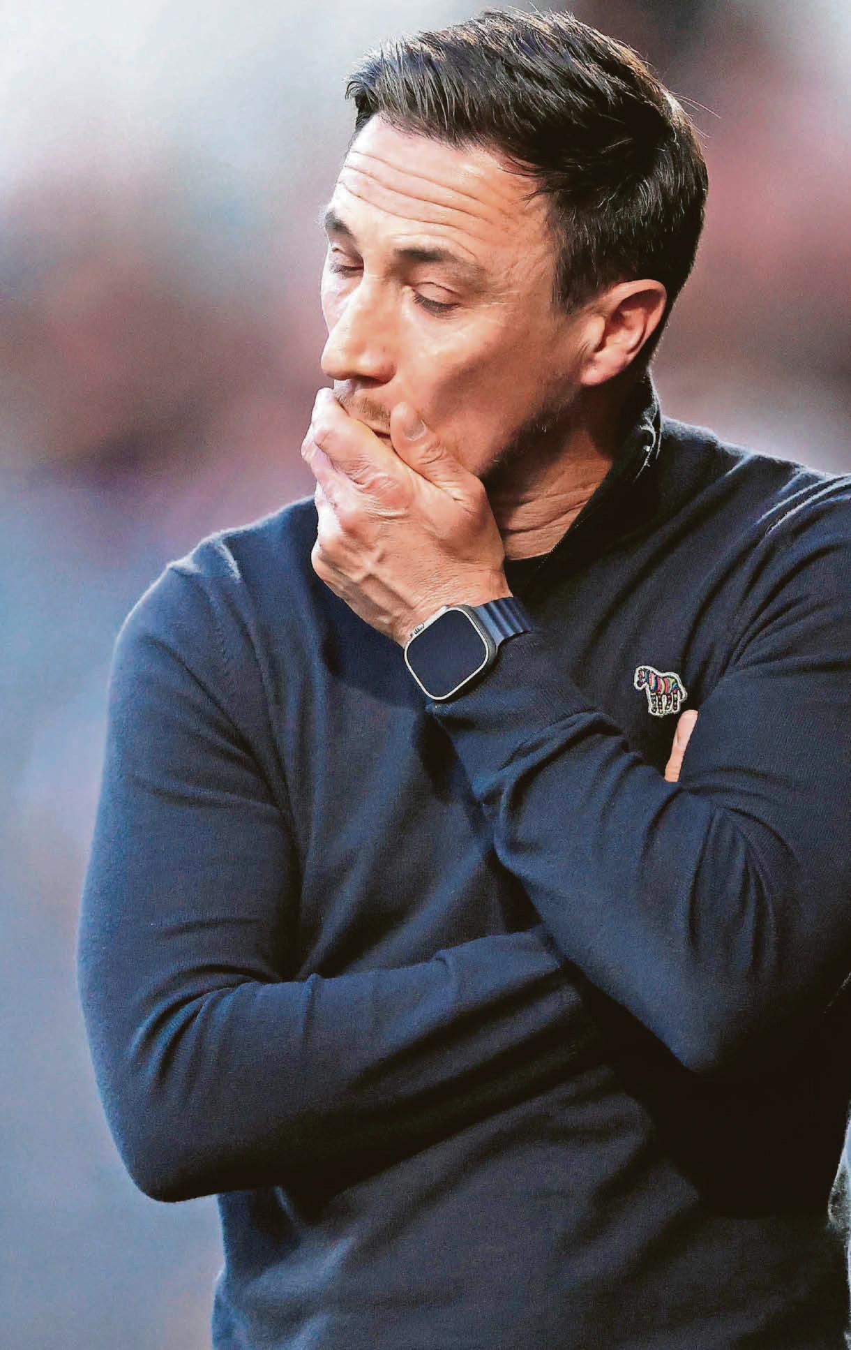 Maynard sacked by Magpies