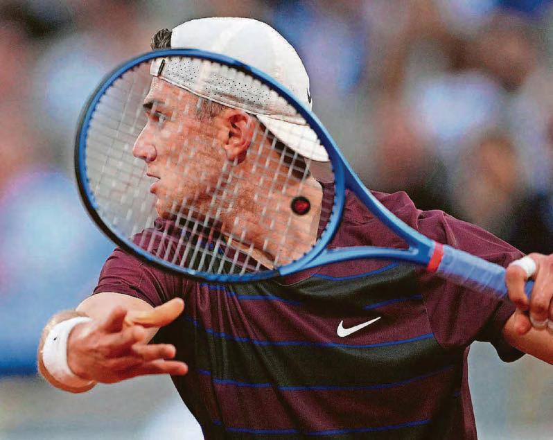 Draper battles by local star Monfils