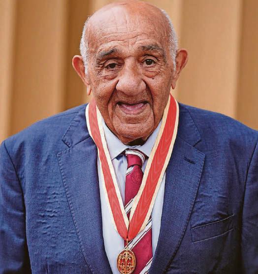 Honour 'a bit late' for legend Sir Billy