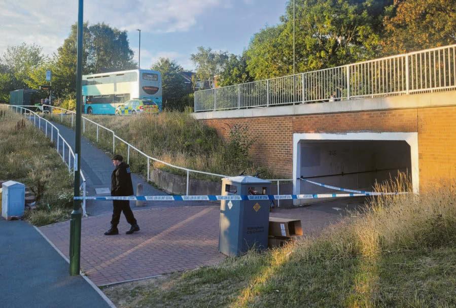 Woman 'held stab victim and kept him awake' until ambulance arrived