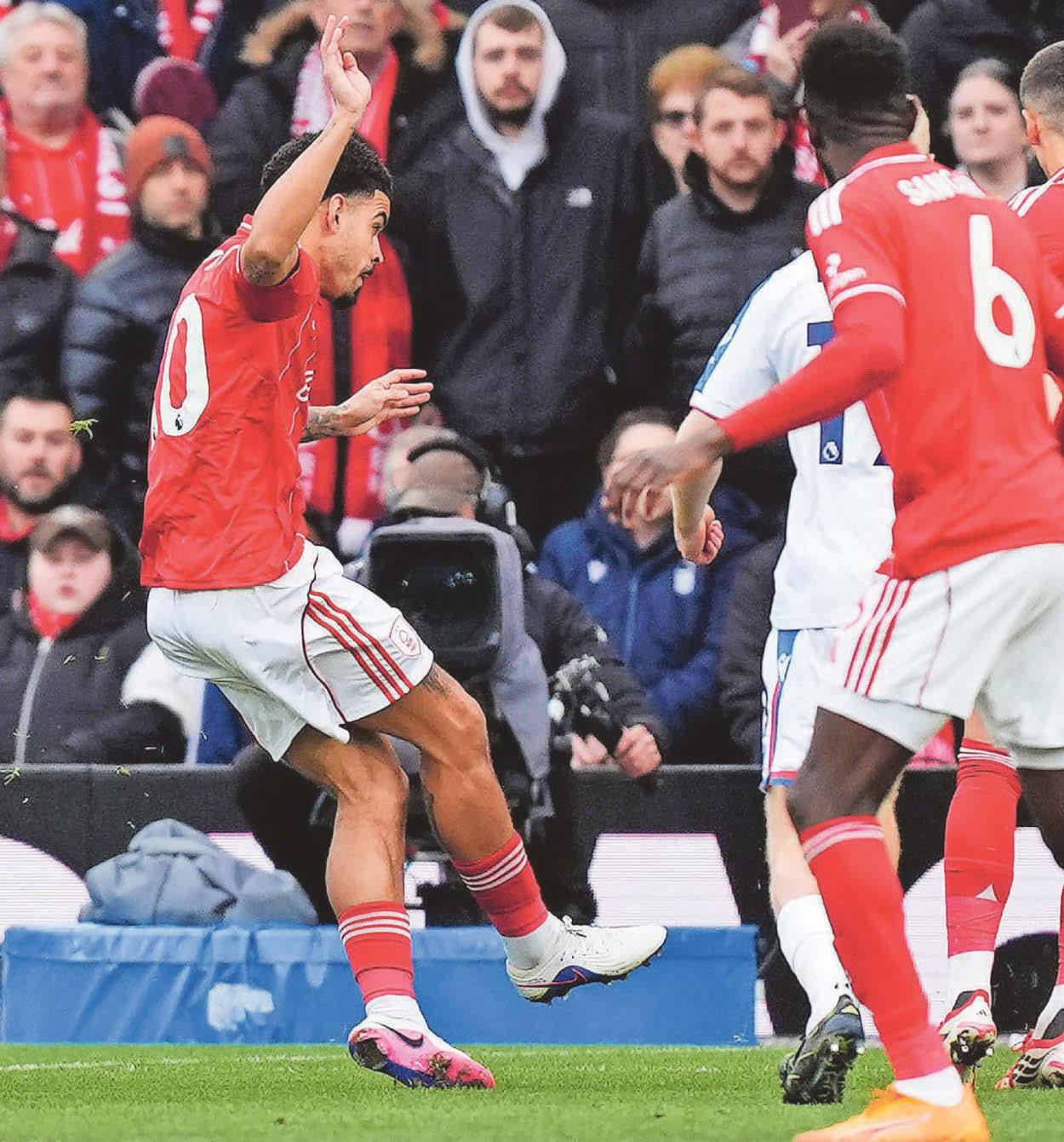 10-man Reds take point against Palace