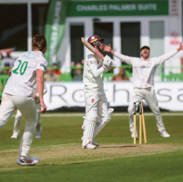 Hull is star of the show as big win keeps Foxes running at top of table