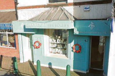 £12k diamond rings thief handed himself in to police next day